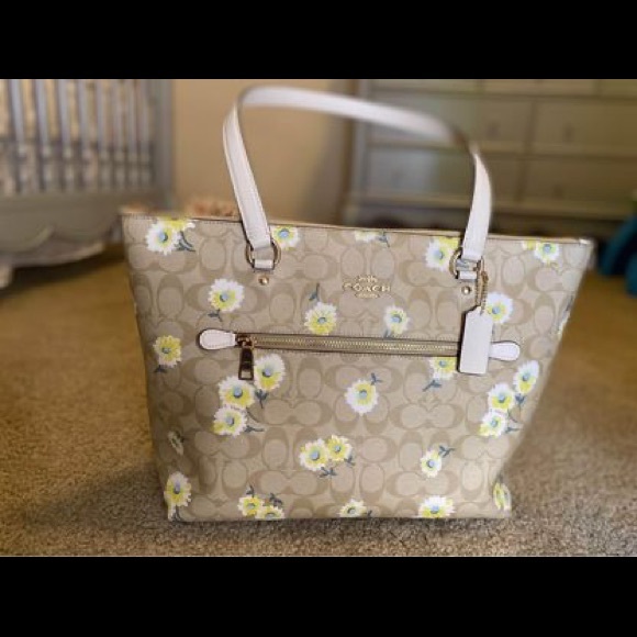Coach Daisy print handbag and matching wallet. - Picture 2 of 7